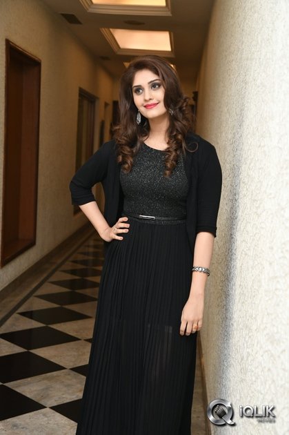 Surabhi-at-Gunturodu-Movie-Audio-Launch